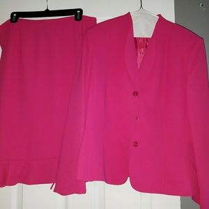 "Corrected Listing": 2 piece long sleeve suit